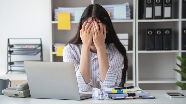 Burnout Kenapa Gen Z Lebih Sering Burnout? Ini Akar Masalahnya
