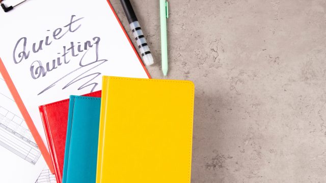 Quiet Quitting pada Gen Z Alasan dan Dampaknya Quiet Quitting pada Gen Z Alasan dan Dampaknya